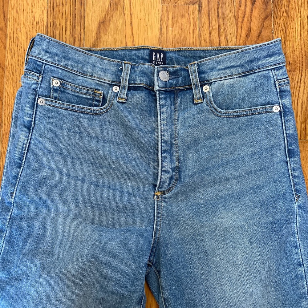 Gap high waisted skinny jeans. Like New!